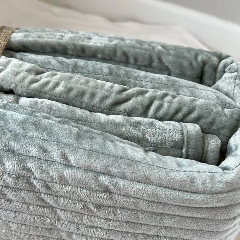 Fable Collection Ultra Soft Velvet Quilt Queen Bed Coverlet Smokey Jade NEW NWT - Picture 5 of 14